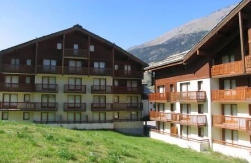 Val Cenis Apartment | 20m from ski slopes, Ground floor, swimming pool, balcony, tv, ski locker, 36m², Val Cenis