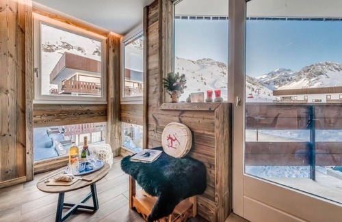 Le Lavachet Apartment | 20m from ski slopes, 2nd floor, balcony, fireplace or stove, tv, ski locker, 55m², Tignes