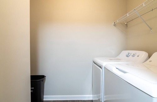 Arcadia Apartment | ✯20min→Lodge at Lake Bowen Commons✯King Bed✯3 TVs