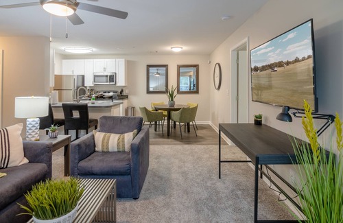 Arcadia Apartment | ✯20min→Lodge at Lake Bowen Commons✯King Bed✯3 TVs