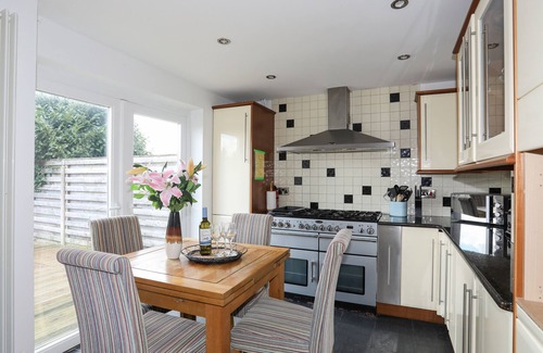 Rhyd-y-clafdy House | 21 MIN Y MOR, pet friendly, character holiday cottage in Pwllheli