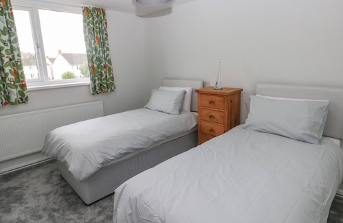 Burry Port House | 21 SANDFIELD ROAD, family friendly, with a garden in Burry Port