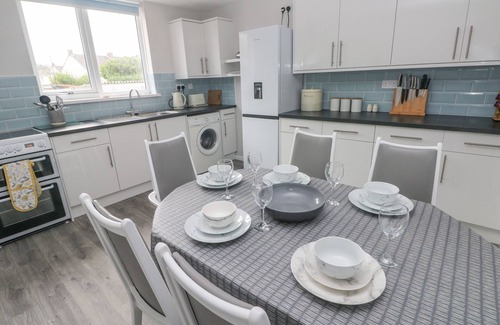 Burry Port House | 21 SANDFIELD ROAD, family friendly, with a garden in Burry Port