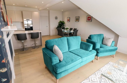 Porthcawl Cottage | 21 THE REST, family friendly, country holiday cottage in Porthcawl