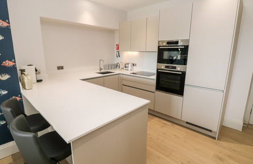 Porthcawl Cottage | 21 THE REST, family friendly, country holiday cottage in Porthcawl