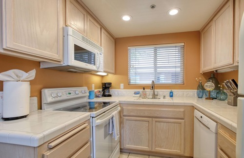 Downtown Condo | 210 Casa Bella: 2 BR, 2 BA Condominium in Pismo Beach, Sleeps 6