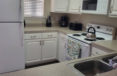 Rehoboth Beach Condo | 2103 Palms, 2-bedroom condo, Fall weekends still available at reduced rate