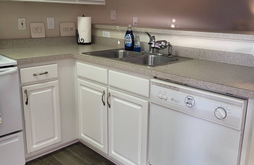 Rehoboth Beach Condo | 2103 Palms, 2-bedroom condo, Fall weekends still available at reduced rate