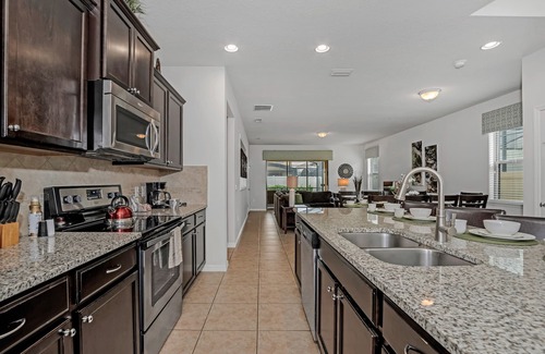 Four Corners House | 2120 Rome Drive