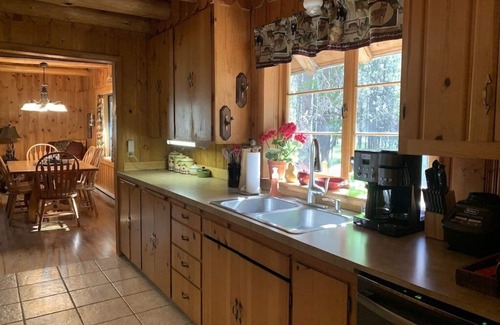 Island Park House | 22 miles to West Yellowstone ~ Firepit ~ Sleeps 6 ~ Patio ~ Close to river
