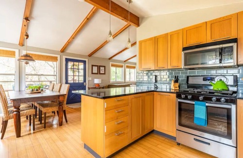 Midpines House | 22 Miles to Yosemite - Hot Tub, Hammocks, Fire Pit, Wood Burning Stove