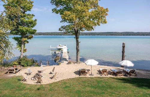 Kewadin House | 22 Mins to the Horse Show! Amazing 10k sqft Home on Torch Lake