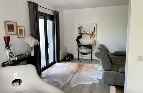 Lapeyrouse-Fossat Villa | 220m2 family villa for 12 people, barbecue pool & boules court