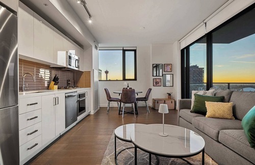 Connaught Condo | 22nd FL Tower Views Gym FREE Banff Pass Wine Parking Summer Outdoor Po