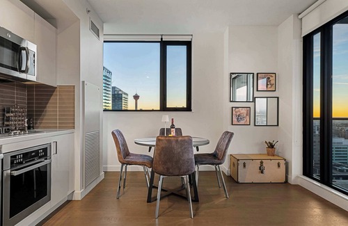 Connaught Condo | 22nd FL Tower Views Gym FREE Banff Pass Wine Parking Summer Outdoor Po