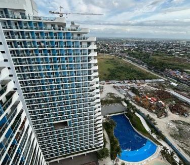 San Fernando Apartment | 22nd-Floor Spacious Studio with Sunrise & Pool Views, Hi-Speed WiFi & Working Space, Netflix, Disney, Kitchen, Wide Balcony