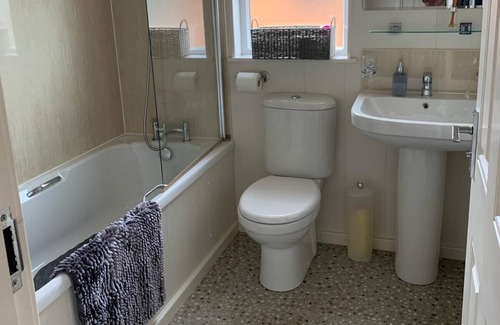 Mullacott Cabin | 23 Ocean View Lodge: Hot Tub To Hire (TJS23OV)