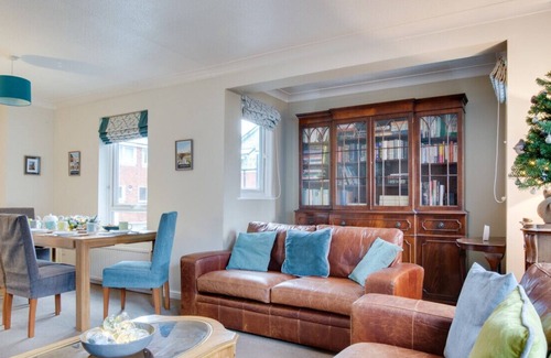 Sandwich House | 24 Aynsley Court - Three Bedroom Apartment, Sleeps 5