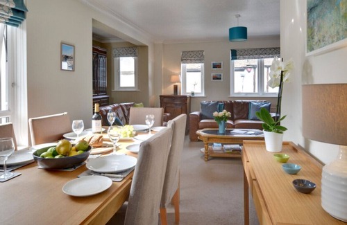 Sandwich House | 24 Aynsley Court - Three Bedroom Apartment, Sleeps 5