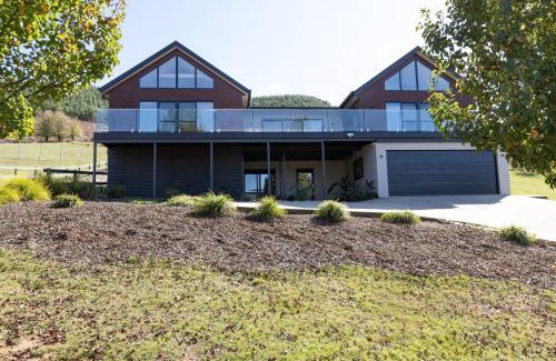 Bright House | 24 Mountain Mist