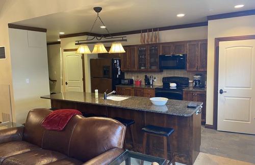 Stratton Mountain Condo | 2400 sf 4BR/4BA STRATTON CONDO. Walk to Village. Pool, spa, sauna, game room.