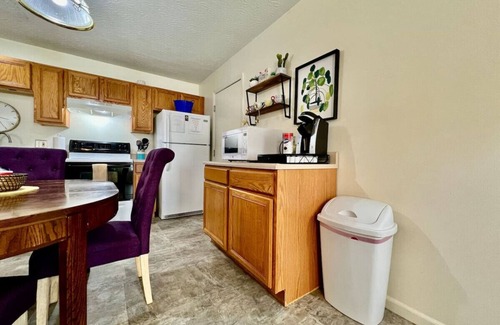 Monroe House | 242 Overbrook Drive · Bailee's House in Monroe - Fast wifi, cable, more