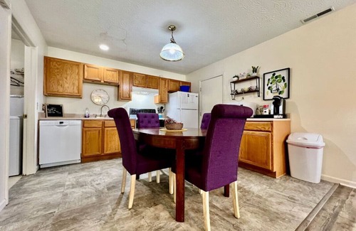 Monroe House | 242 Overbrook Drive · Bailee's House in Monroe - Fast wifi, cable, more