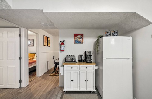 Forest Lawn House | 2428L-KingBed/3BR/Sleep8/Quiet/Family/Full Kitchen