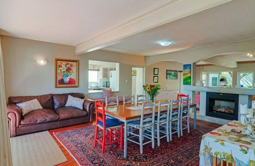 Voelklip House | 245 on 10th - Pet friendly, inverter, at the beach