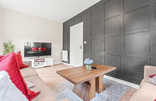 Moffat House | 247 Serviced Accommodation in Telford 4BR House