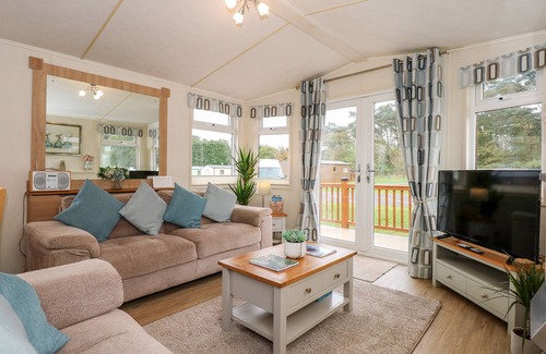 Hopton Cottage | 25 FOXBURROW HANG, pet friendly, with pool in Belton, Norfolk