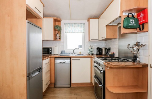 Hopton Cottage | 25 FOXBURROW HANG, pet friendly, with pool in Belton, Norfolk
