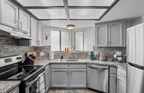 Oakhurst House | 25 Mins to Yosemite - Hot Tub - BBQ - Walk to Town