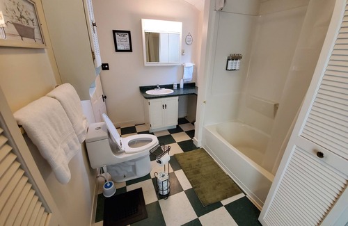 Eustis Other | $25 Nightly Discount on Remaining October dates.nnnnnnn