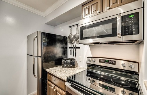 Irving Apartment | 25% OFF 1BD Condo, Pool, HWY161/183, DFW South I28