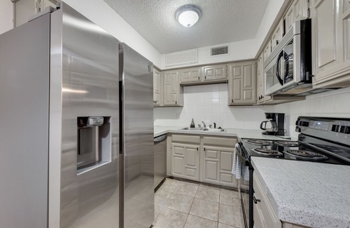 Irving Apartment | 25% OFF 1BD DFW, HWY183/161, Private Yard - Irving