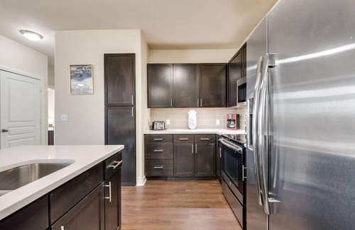 Oak Cliff Apartment | 25% OFF 3BD Pool Kessler Park Dallas DAL212