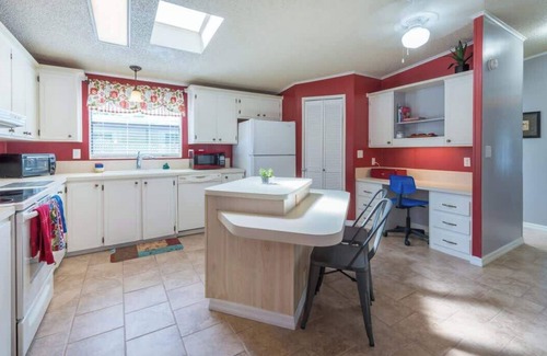 Vista del Lago House | 25%off/Disney5mi/Fishing/2HotTub/3Pools/Gym/Courts