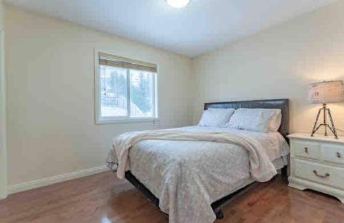 Springbank Hill Villa | 2500 sq house in Springbank Hill BL 261818