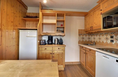 Meribel-Mottaret Apartment | 250m from ski slopes, 4th floor, balcony, 38m², Méribel-Mottaret