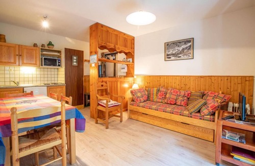 Villarodin-Bourget Apartment | 250m from ski slopes, 1st floor, terrace, parking, tv, ski locker, 30m², La Norma