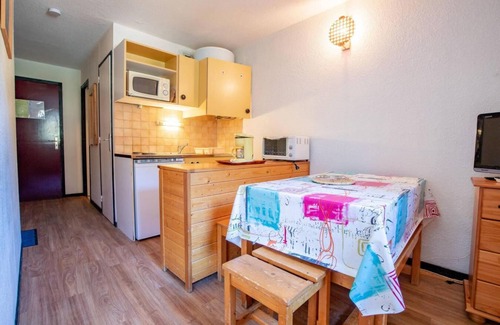 Villarodin-Bourget Apartment | 250m from ski slopes, 3rd floor, balcony, tv, ski locker, 25m², La Norma