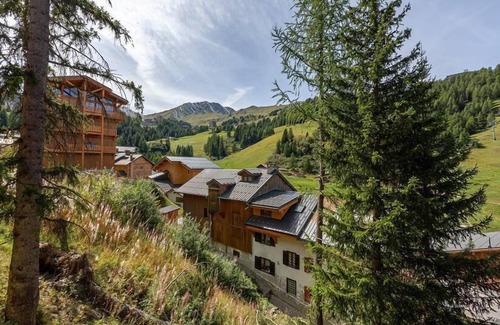 Plagne 1800 Apartment | 250m from ski slopes, floor -2, view mountain, swimming pool, balcony, ski locker, 34m², La Plagne