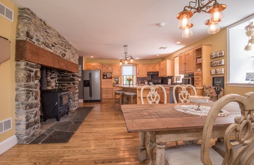Pequea House | 250yo Stone House - Stargazing, Fireflies, Streams, and room to Run!