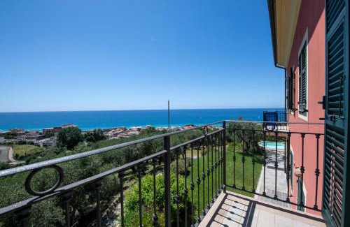 Lavagna Apartment | 257b - Villetta Maiso - Vista Mare, Giardino e Piscina Privata a 2 minuti di auto dalle spiagge e mare - PARCHEGGIO PRIVATO INCLUSO