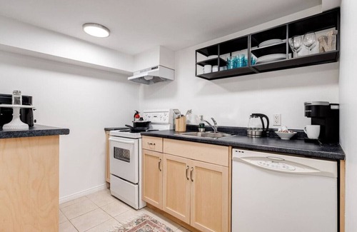 Trinity - Bellwoods House | 258 Crawford St #2 (Basement Unit) · 1BR Basement suite near DWTN Old Toronto w/Wi-Fi!