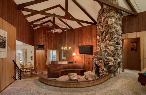 North Wawona Ski Chalet | 25A Villarreal Retreat