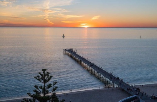 Glenelg South Apartment | 26/3 Broadway, Glenelg South · 50m to Beach+Balcony | Parking WiFi King Airport