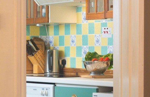 Beaumaris Cottage | 26 Rosemary Lane - sleeps 5 guests in 3 bedrooms