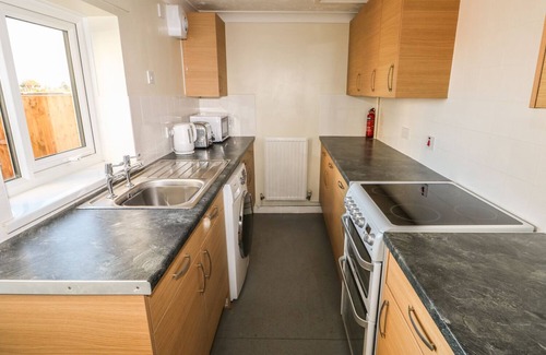 Irstead Cottage | 27 WHITEGATES, pet friendly, with a garden in Ludham